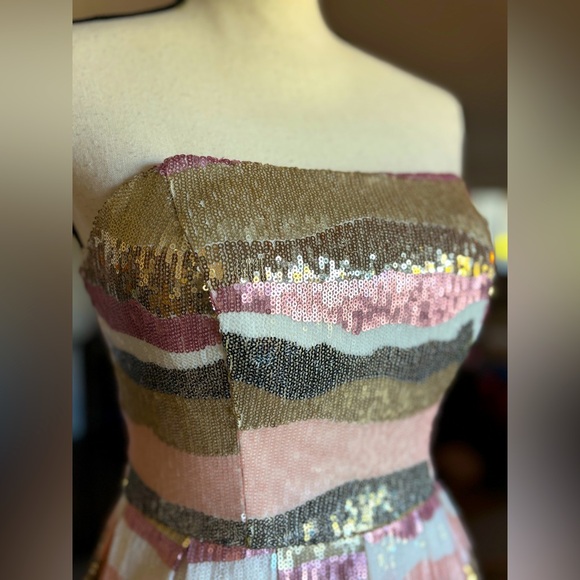 SHIMMERY WAVES STRAPLESS MINI DRESS - Picture 5 of 5